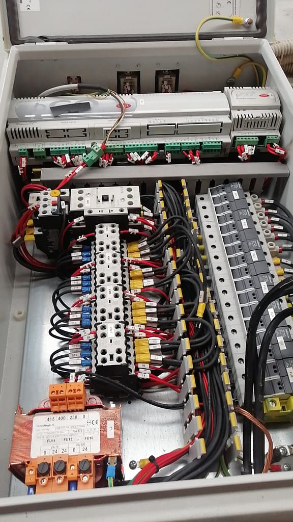 CAMBIO DE CONTROLADOR Y MEJORAS DE TABLERO